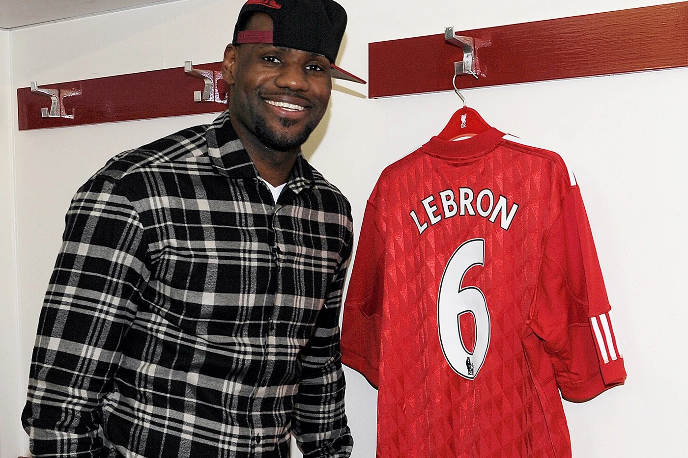 Nike kondigt productlijn aan met LeBron James en Liverpool FC