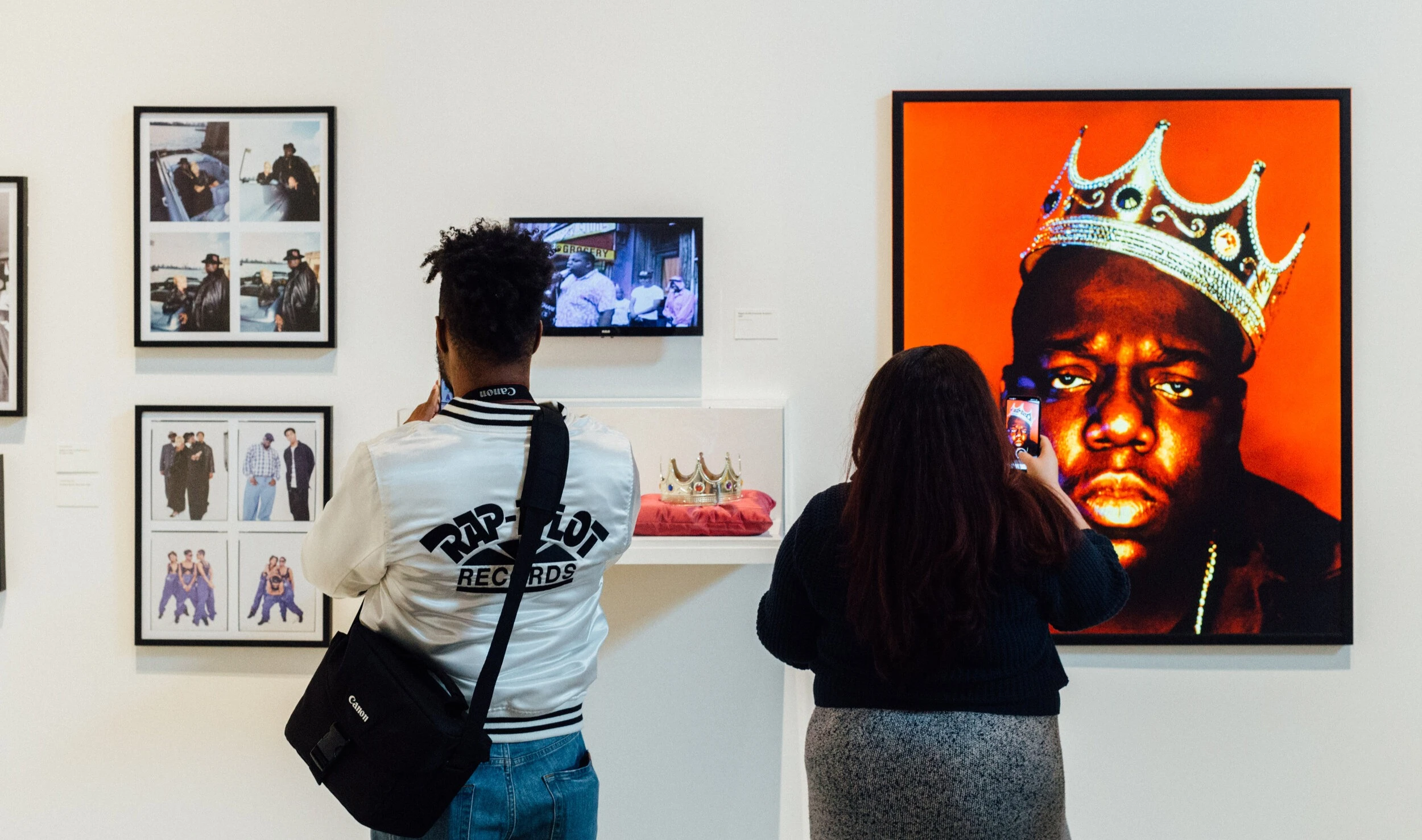 Ter ere van 50 jaar hiphop komt foto-expositie ‘Contact High’ naar de Ferro Gasthouder in Rotterdam